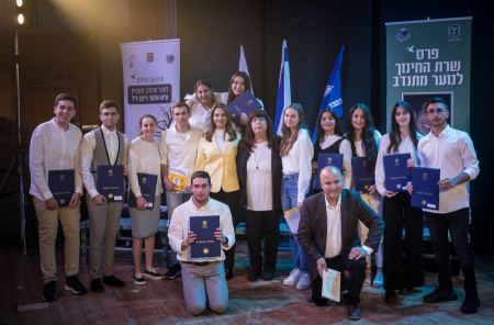 5 طلاب عرب يحصلون على جائزة وزيرة التربية للشّبّيبة المتطوّعة